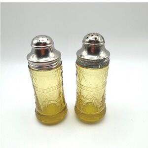 Federal Glass Patrician Spoke Salt Pepper Shakers Yellow / Amber 1930s Vintage